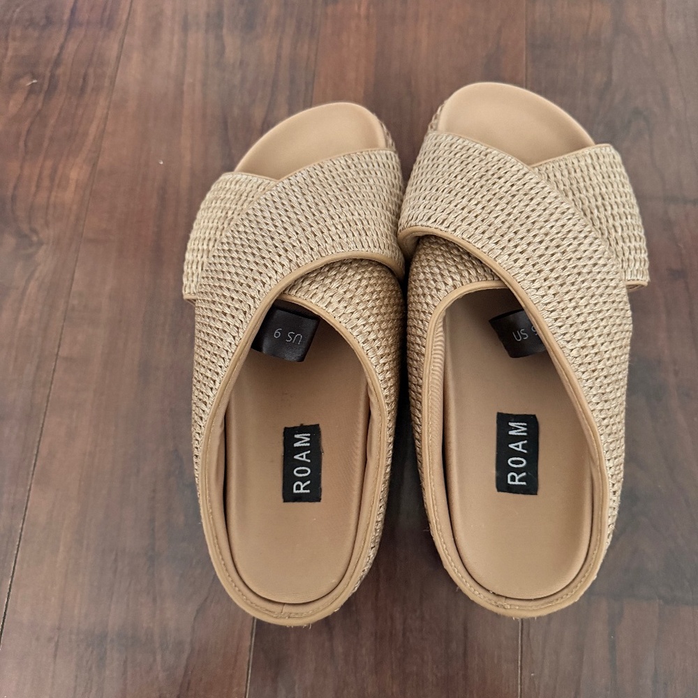 ROAM CROSS STACK RAFFIA PLATFORM SANDALS NATURAL size 9